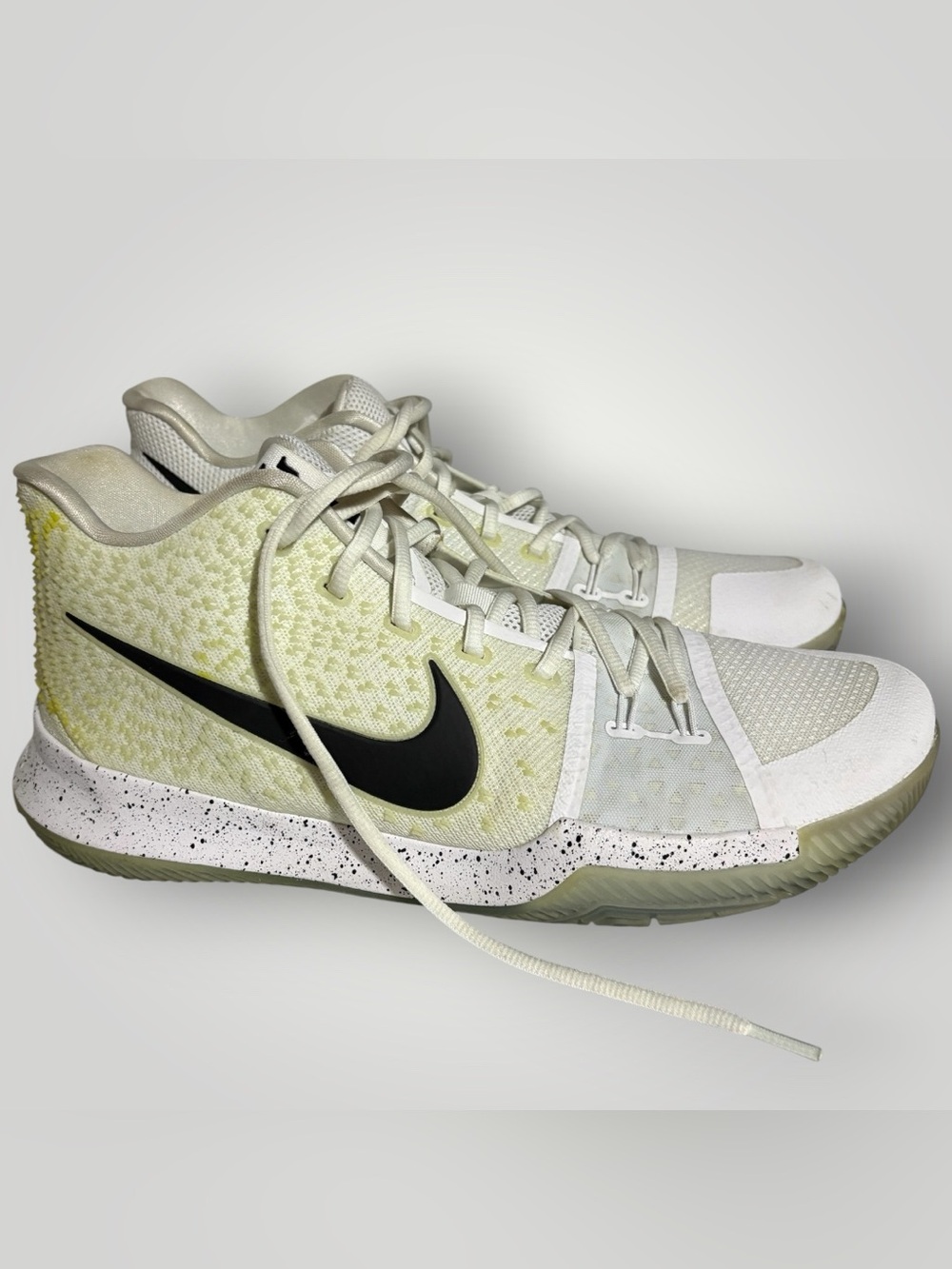 Nike Men’s Kyrie 3 Basketball Low Top Sneakers Lace Up Size 13